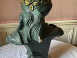 statue of a man with long hair and a crown on his head