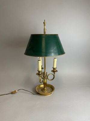Lampe bouillotte en métal doré à 3 lumières. Avec abat-jour. - Photo 1