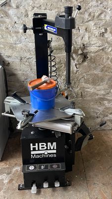 an image of a machine with a bucket on top of it