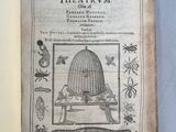 un livre ouvert dans lequel figure le dessin d'un serpent