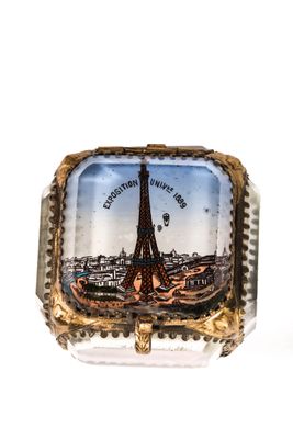 a picture of a glass box with a picture of the eiffel tower on it