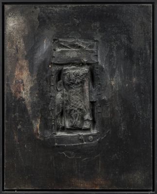 an image of a metal plaque with a cat on it