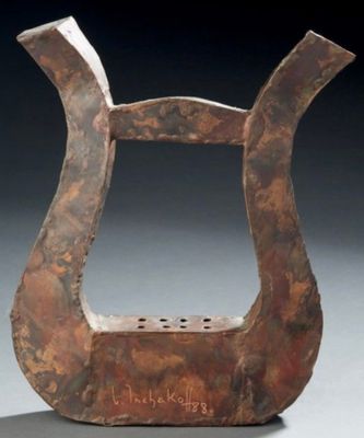 an image of a sculpture of a horse ' s head on top of a table