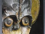 la couverture d'un livre sur laquelle figure l'image d'un masque