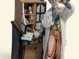 une figurine représentant un homme debout devant une armoire