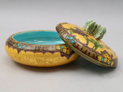 bol en céramique jaune et bleu avec couvercle et décor floral