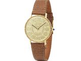 gros plan d'une montre-bracelet avec un bracelet en cuir marron