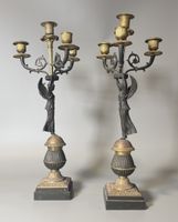 PAIRE DE CANDELABRES en bronze à double patine à décor de vi… (photo 3)