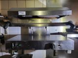 une photo d'un four à pizza professionnel dans une cuisine professionnelle