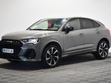 un SUV Hyundai Kole gris de 2020 garé sur un sol à damier