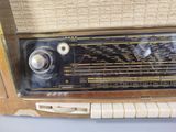 an old radio that is sitting on a table
