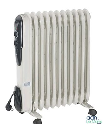 une image représentant un radiateur blanc posé sur un mur blanc