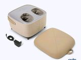 un étui beige contenant deux gobelets et muni d'un chargeur