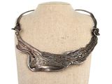 gros plan d'un collier sur un mannequin mannequin mannequin mannequin mannequin mannequin mannequin mannequin mannequin