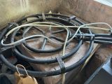 un tas de fils qui traînent par terre