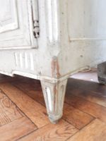 BUFFET BAS en bois naturel mouluré, sculpté et relaqué gris,… (photo 6)