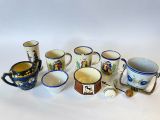 de nombreux types de tasses à café posées sur une table