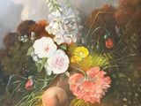 tableau représentant une nature morte composée de fleurs et de fruits dans un vase