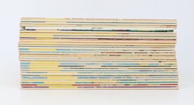 beaucoup de livres empilés les uns sur les autres