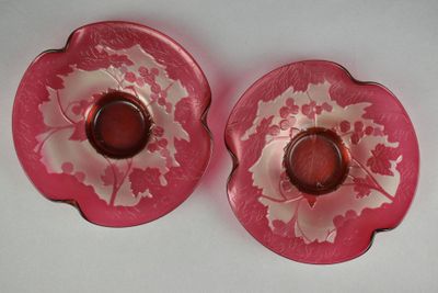 GALLÉ - Paire d'ASSIETTES en verre multicouches à décor déga…