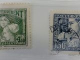 deux timbres représentant une femme et un homme
