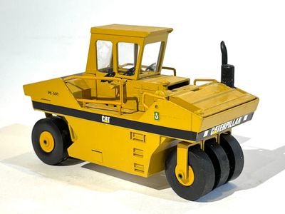 CONRAD. Engin de chantier CATERPILLAR Compactor CAT PS 500, …