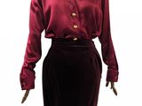 une image d'une robe et d'une veste de femme sur un mannequin