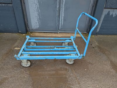 Un chariot bleu de marque FETRA - Photo 1