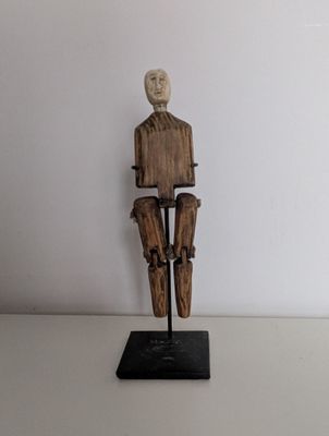 INUIT Poupée en bois, tête en os de cachalot