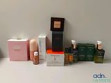de nombreux types de produits de soin de la peau posés sur une table