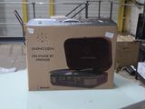 une boîte contenant un tourne-disque
