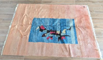 a rug on the floor that has a picture of two birds on it
