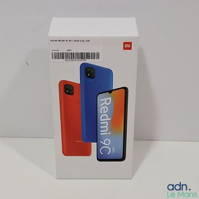 emballage d'une boîte rouge, bleue et blanche pour un téléphone Redmike