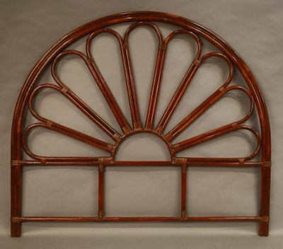 Tête de lit en rotin. Dimensions : 126x145 cm