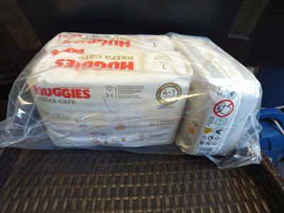 Lot de 3 paquets de 28 couches de la marque HUGGIES 4 en 1 -…