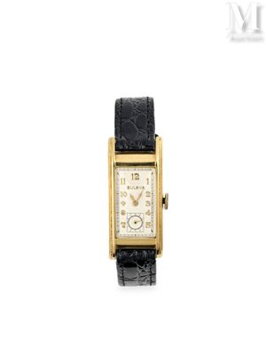 l'image d'une montre en or avec un bracelet en cuir noir