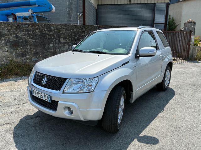 Véhicule utilitaire SUZUKI Grand Vitara, immatriculé FN-015-DJ, 1...