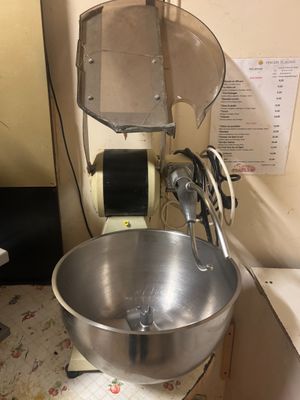 Pétrin 10 litres sans marque apparent - vj frais 14.