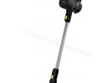 un aspirateur filaire Black & Decker muni d'une poignée