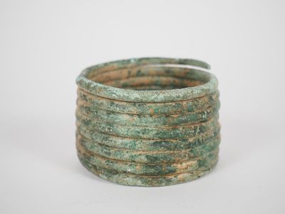 Thaïlande Bracelet Ban Tian en bronze de belle patine, à déc…