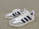 baskets adidas à rayures blanches et bleues et détails rouges