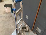 un petit diable muni d'une poignée bleue