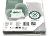 le colis contient une enveloppe blanche avec une étiquette verte et une enveloppe blanche avec une étiquette verte