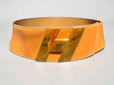 HERMÈS Ceinture en cuir gold, boucle de ceinture H penché