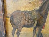 une photo d'un tableau représentant un cheval accroché au mur