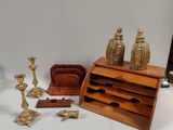 a lot of items that are sitting on a table