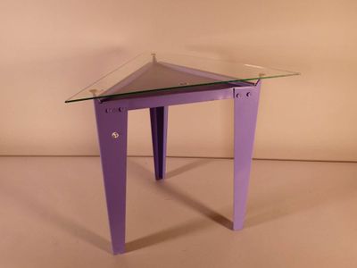 Bout de canapé triangulaire en métal et contreplaqué peint l… - Photo 1