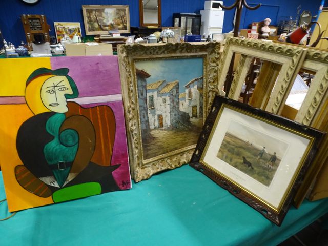 Trois cadres et trois tableaux décoratifs