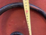 un mètre ruban accroché au mur