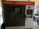 une machine qui se trouve à l'intérieur d'un bâtiment